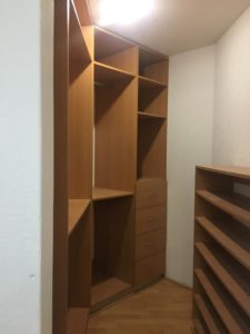 Walk-in-closet